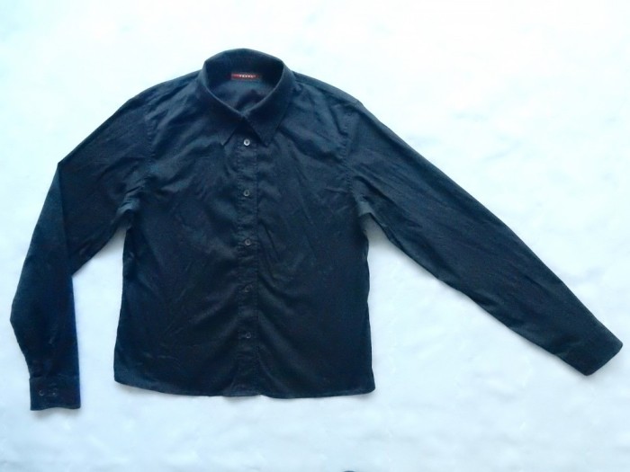 Camasa Prada Made in Italy. Marime M, vezi dimensiuni exacte; impecabila foto mare Camasa Prada Made in Italy. Marime M, vezi dimensiuni exacte; impecabila foto mare