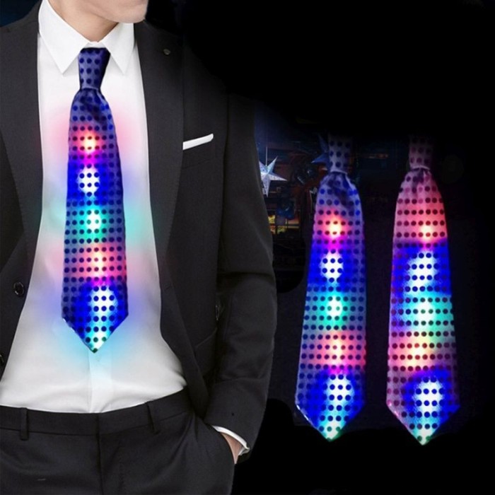 Cravata luminoasa LED RGB cu paiete, textil, 3 moduri iluminare, 33 cm foto mare Cravata luminoasa LED RGB cu paiete, textil, 3 moduri iluminare, 33 cm foto mare