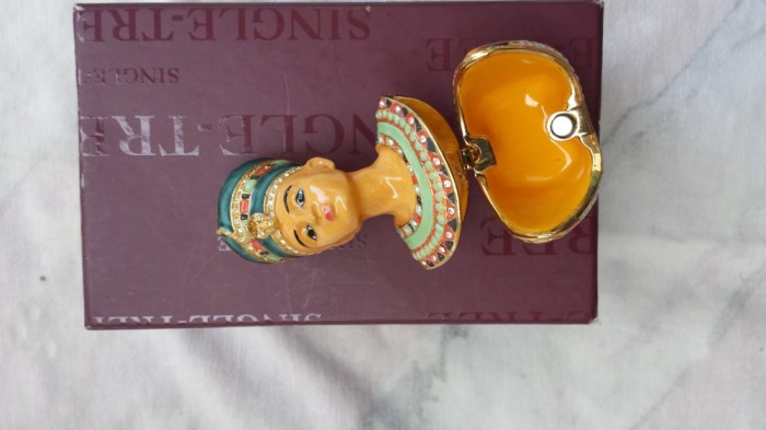 Bust egiptean Nefertiti pictat decorat cu pietre locas ascuns bijuterii nou foto mare Bust egiptean Nefertiti pictat decorat cu pietre locas ascuns bijuterii nou foto mare