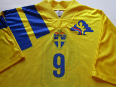 Tricou (vechi-anii`90) fotbal - Nationala din SUEDIA foto