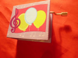 Cutiuta muzicala pt aniversari ,cu manivela , dim.= 6x5x2,8 cm