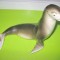 Foca Royal Dux portelan cu mic defect la o labuta.
