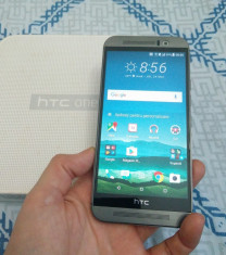 HTC One M9 aproape impecabil la cutie foto