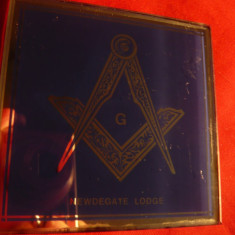 Placuta cu Insemn Masonic - Loja Newdegate Anglia,dim.= 7,6x7,6 cm