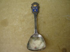 Superba lingurita argintata cu blazon cu 3 coroane