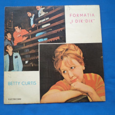 FORMATIA I DIK-DIK SI BETTY CURTIS