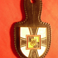 Insigna Militara RFG , metal si email , h= 3,6 cm