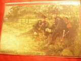 Ilustrata 2 soldati germani ,in repaos , circ. la Moinesti ,in Romania