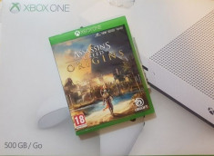 Xbox One S 500 GB + Assassin&amp;#039;s Creed Origins foto