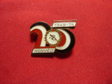 Insigna 25 Ani Club Honved- Atletism Ungaria ,metal si email , L=2cm