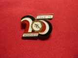 Insigna 25 Ani Club Honved- Atletism Ungaria ,metal si email , L=2cm