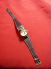 Ceas de dama vechi Zaria ,oval ,d=2,9x1,5 cm , Art-Deco ,functional foto