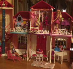 Casuta de papusi Barbie Dream House cu papusi si accesorii incluse foto