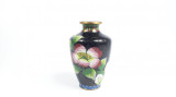 L Vaza mica de alama Cloisonne chinezeasca lucrata in email, China