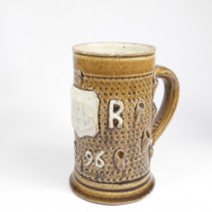 L Anul 1896 - Halba veche de bere cu blazon, ceramica