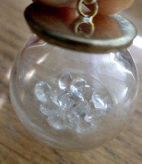 Pandantiv - globul cu diamante foto