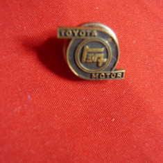 Insigna Auto Toyota- Motor ,h=2,5cm ,metal si email