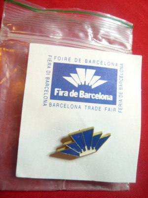 Insigna Targul de la Barcelona 1992 ,metal si email L=2cm foto