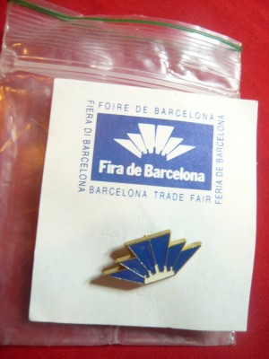 Insigna Targul de la Barcelona 1992 ,metal si email L=2cm foto