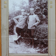 Fotografie pe carton ; Ofiteri romani din Transilvania , medic militar , 1914