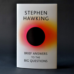 Brief Answers to the Big Questions : the final book from Stephen Hawking foto