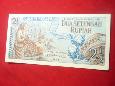 Bancnota 2 1/2 rupii 1961 Indonezia , cal. NC foto
