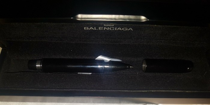 ballpen BALENCIAGA nou cu cutie lemn!!!!