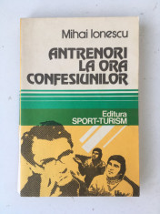 Antrenori la ora confesiunilor/autor Mihai Ionescu/Bucuresti/1982 foto