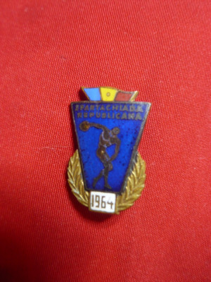 Insigna Spartachiada Republicana 1964 Romania , metal si email ,h=2,1cm foto