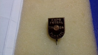 Insigna expo Fotbal Ploiesti 1984 foto