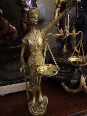 Sculptura,statueta din bronz masiv Justiția foto