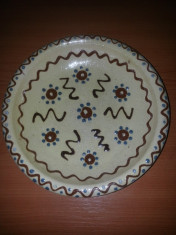 Farfurie ceramica pictata manual, diametriu 21.5 cm, marcata foto