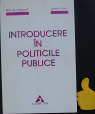 Introducere in politicile publice Brian Hogwood foto