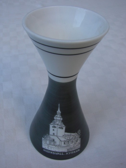 Vaza din sticla opalina semnata de mesterul sticlar KOSTA