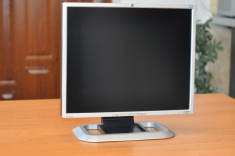 Monitor 19&amp;quot; HP LP1965 boxe cablu vga sunet usb hub reglabil orizontal vertical foto