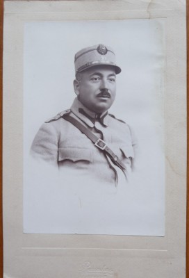 Subofiter roman in tinuta de gala; Debrecen, Ungaria, 1920, dupa cucerirea Budapestei de trupele romane foto