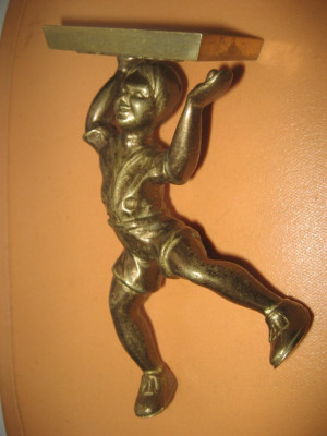 9908-Statuieta sportiv Dusseldorf bronz masiv. Marimi: 16/ 12- baza: 6/ 7 cm. foto