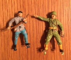 Lot 2 figurine soldati plastic, 5cm, colectie foto