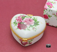 Cutiuta ceramica inima cu floricele MG024 foto