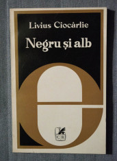 Livius Ciocarlie - Negru ?i alb. De la simbolul romantic la textul modern foto