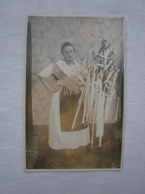 Fotografie veche - port popular din zona Banatului, perioada interbelica (2) foto