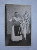 Fotografie veche - port popular din zona Banatului, perioada interbelica (1), Alb-Negru, Romania 1900 - 1950, Etnografie