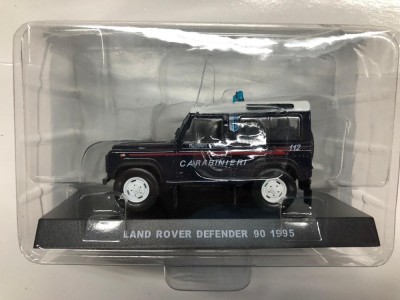 Macheta Land Rover Defender 90 - 1995 CARABINIERI scara 1:43 foto