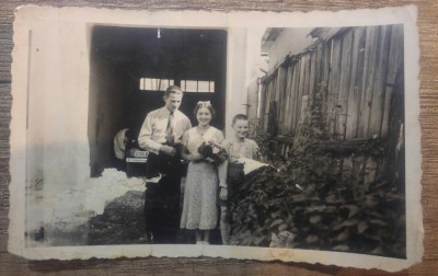 Fotografie de familie, automobil numere Bucuresti// Teius, 1937 foto