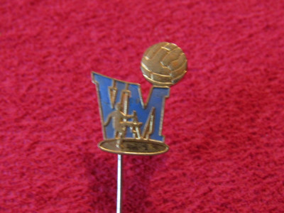 Insigna metalica fotbal - Campionatul Mondial SUEDIA 1958 foto