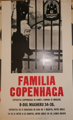 Afisul expozitiei Familia Copenhaga , Bucuresti , anii 65 foto