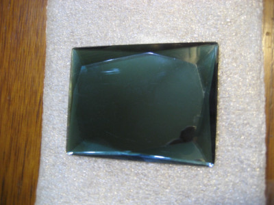 Sticla fatetata slefuita groasa culoare verde opal stare buna. foto