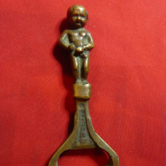 Desfacator capace bere vechi ,cu statueta bronz , L= 10cm