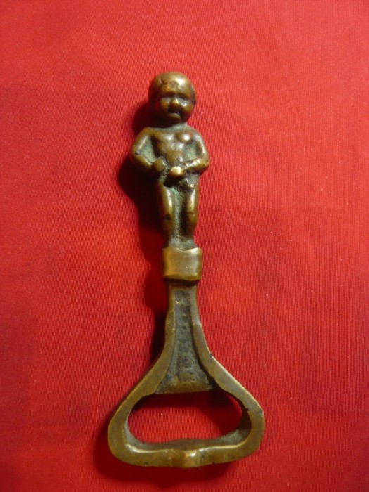 Desfacator capace bere vechi ,cu statueta bronz , L= 10cm