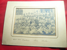 Fotografie pe carton 1933-1934 Scoala din Buzau Director Ana Sarbu ,dim.=19,5x13 foto